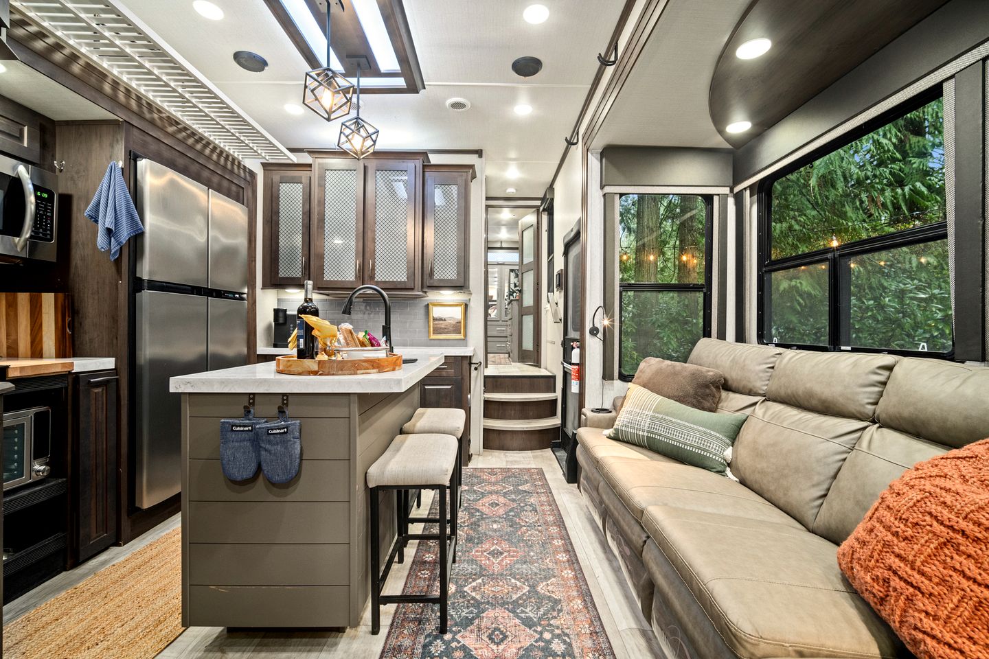 Cozy Caravan Nestled in a Serene Pacific Northwest Forest, Perfect for a Glamping Weekend in Nature