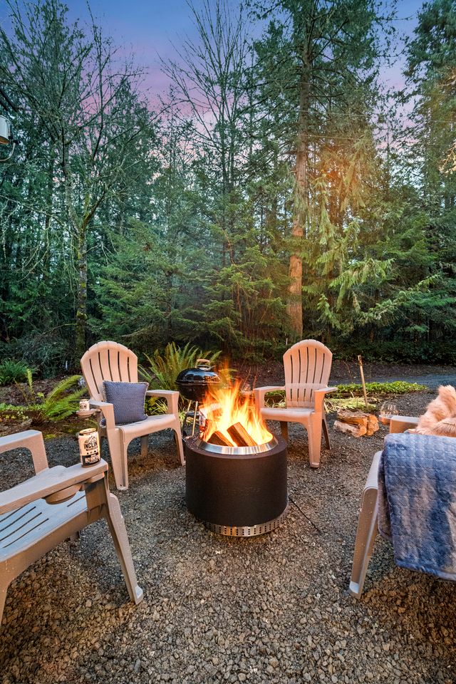 Cozy Caravan Nestled in a Serene Pacific Northwest Forest, Perfect for a Glamping Weekend in Nature