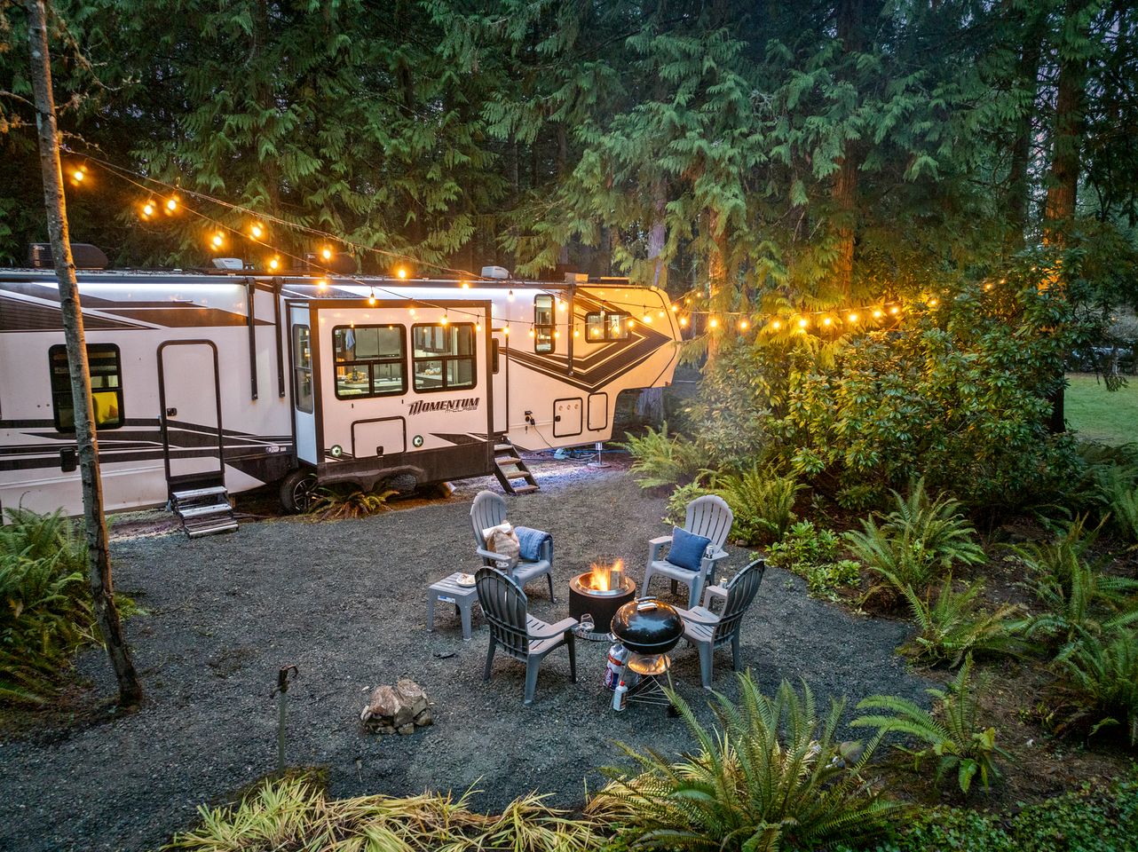 Cozy Caravan Nestled in a Serene Pacific Northwest Forest, Perfect for a Glamping Weekend in Nature