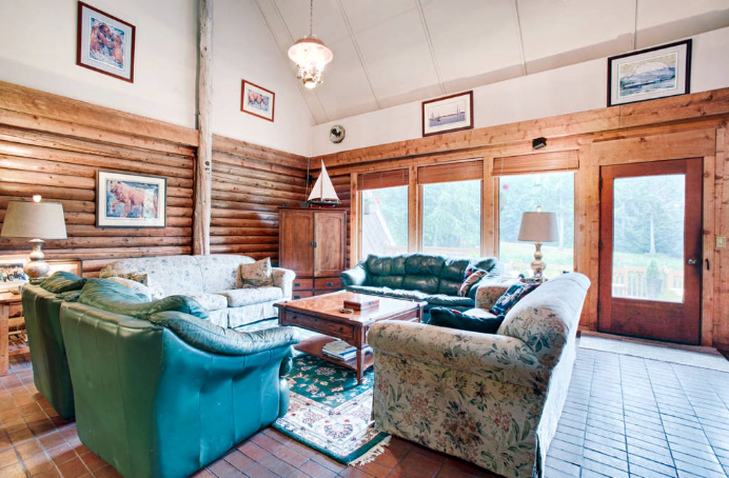 Beautiful Cabin Rental Perfect for Large Groups and Families near Tacoma, Washington