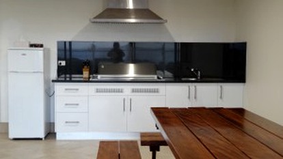 Eco-Friendly Cabin with a Deck and Ocean Views near Venus Bay in South Australia photo 5