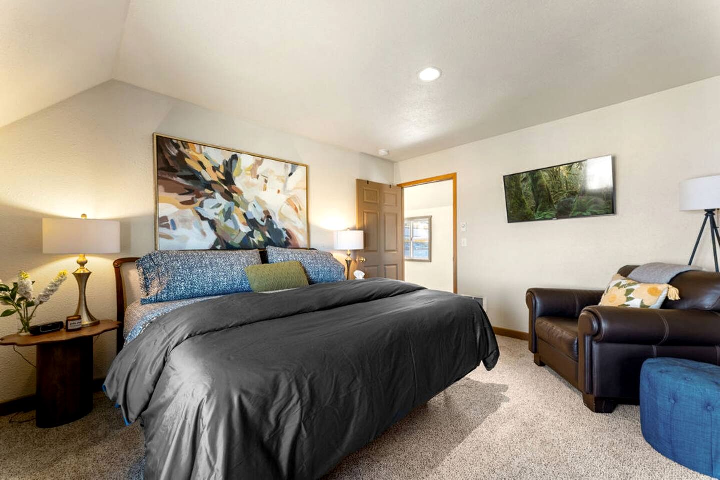 Panoramic Water and Olympic Mountain Views Modern Apartment Steps to Culture and Cuisine in Port Angeles, Washington