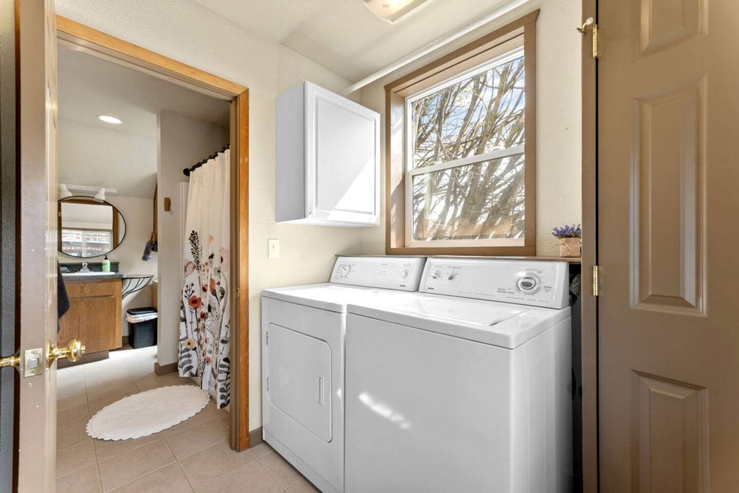 Panoramic Water and Olympic Mountain Views Modern Apartment Steps to Culture and Cuisine in Port Angeles, Washington