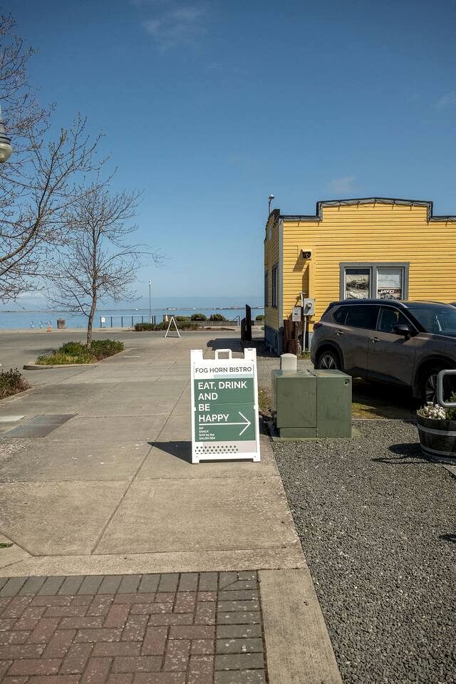 Panoramic Water and Olympic Mountain Views Modern Apartment Steps to Culture and Cuisine in Port Angeles, Washington
