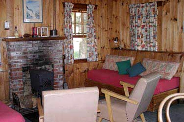 Cottages (West Boothbay Harbor, Maine, United States)