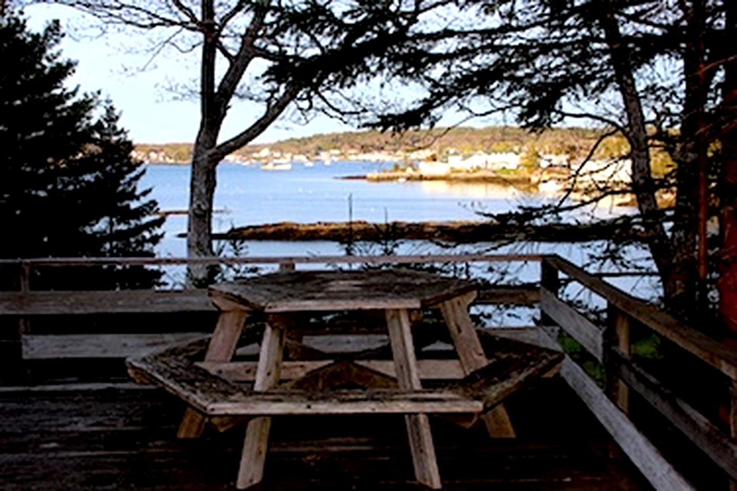 Spacious Dog-Friendly Cottage in the Gorgeous Boothbay Harbor of Maine