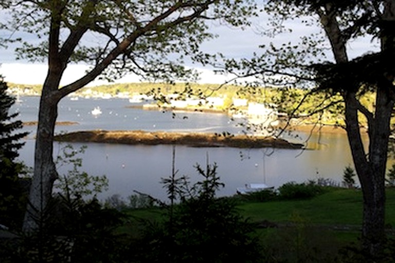 Cottages (West Boothbay Harbor, Maine, United States)