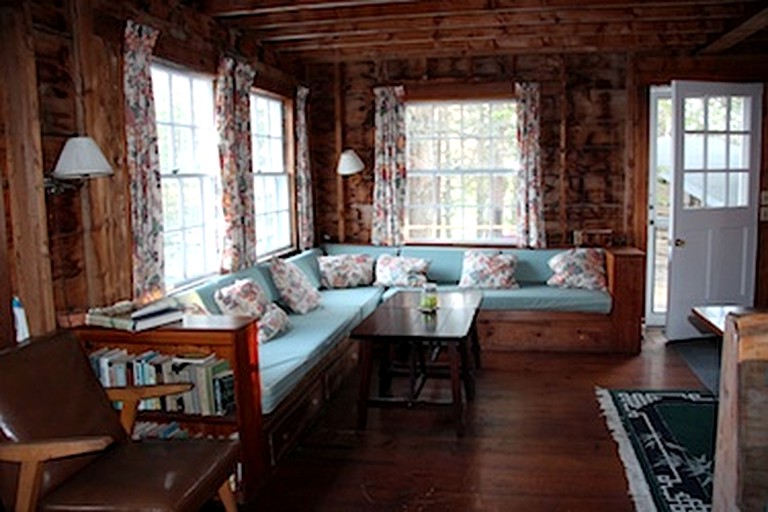 Cottages (West Boothbay Harbor, Maine, United States)