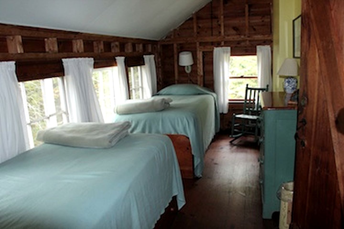 Spacious Dog-Friendly Cottage in the Gorgeous Boothbay Harbor of Maine