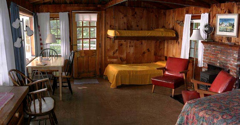 Cottages (West Boothbay Harbor, Maine, United States)