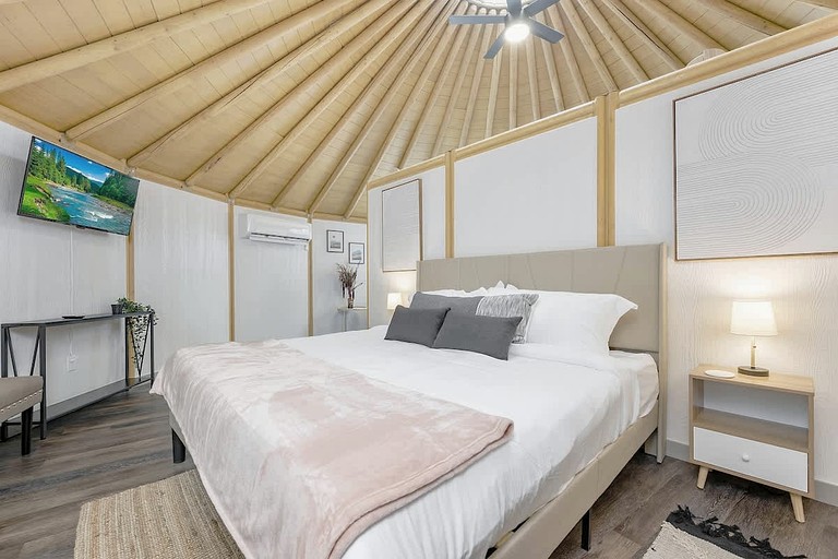 Cabins (United States of America, Canyon Lake, Texas)