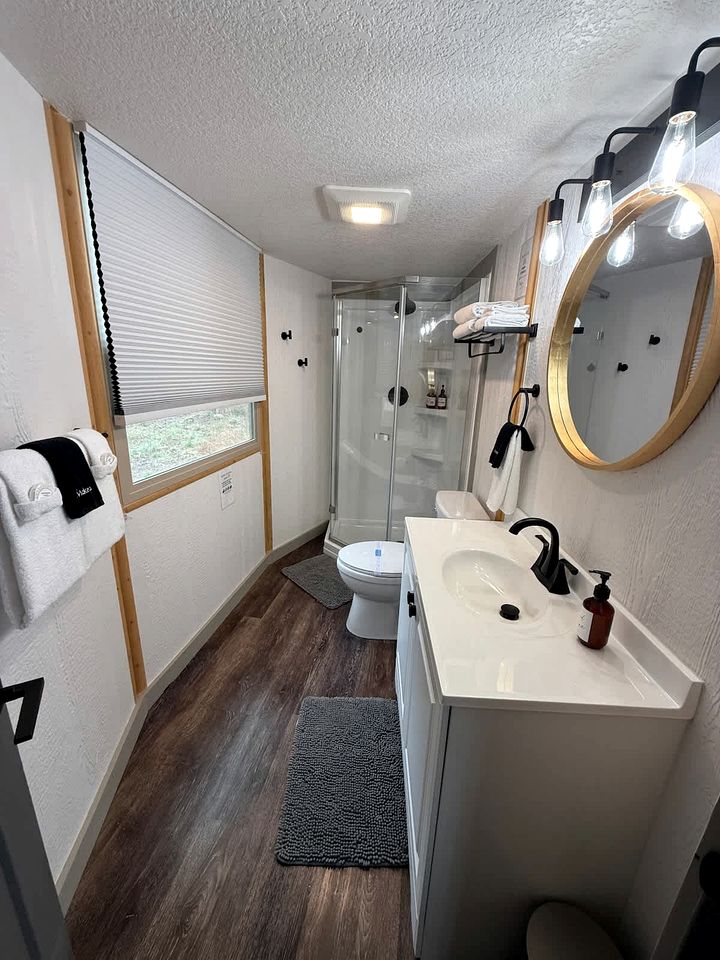 Stylish Yurt Cabin Getaway with Hot Tub Near Canyon Lake, Texas