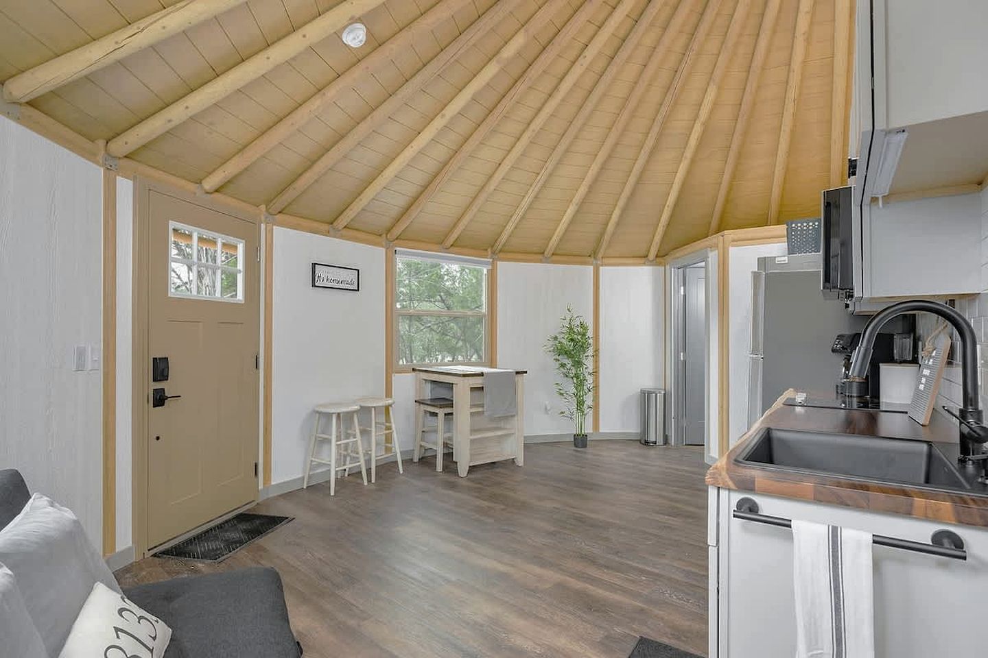 Stylish Yurt Cabin Getaway with Hot Tub Near Canyon Lake, Texas