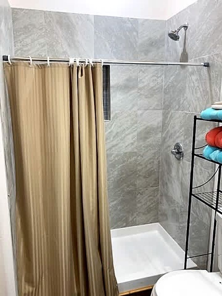 Charming Cabin with Pond Retreat Near Lake Texoma, Denison TX