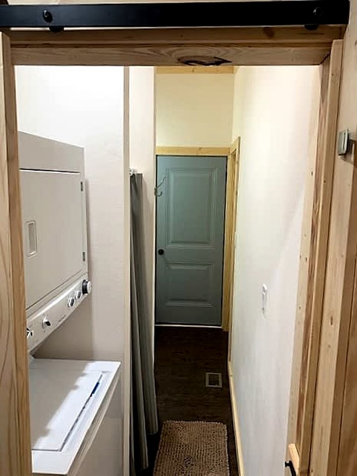 Charming Cabin with Pond Retreat Near Lake Texoma, Denison TX