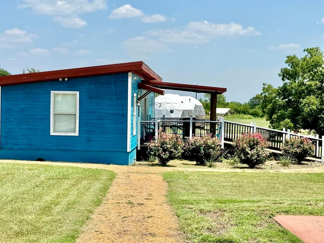 Charming Cabin with Pond Retreat Near Lake Texoma, Denison TX