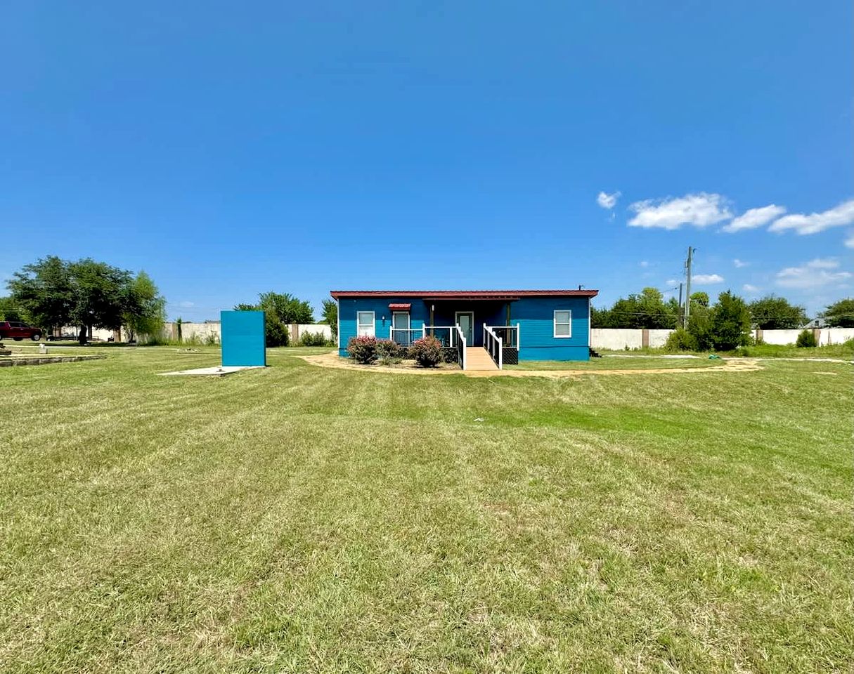 Charming Cabin with Pond Retreat Near Lake Texoma, Denison TX