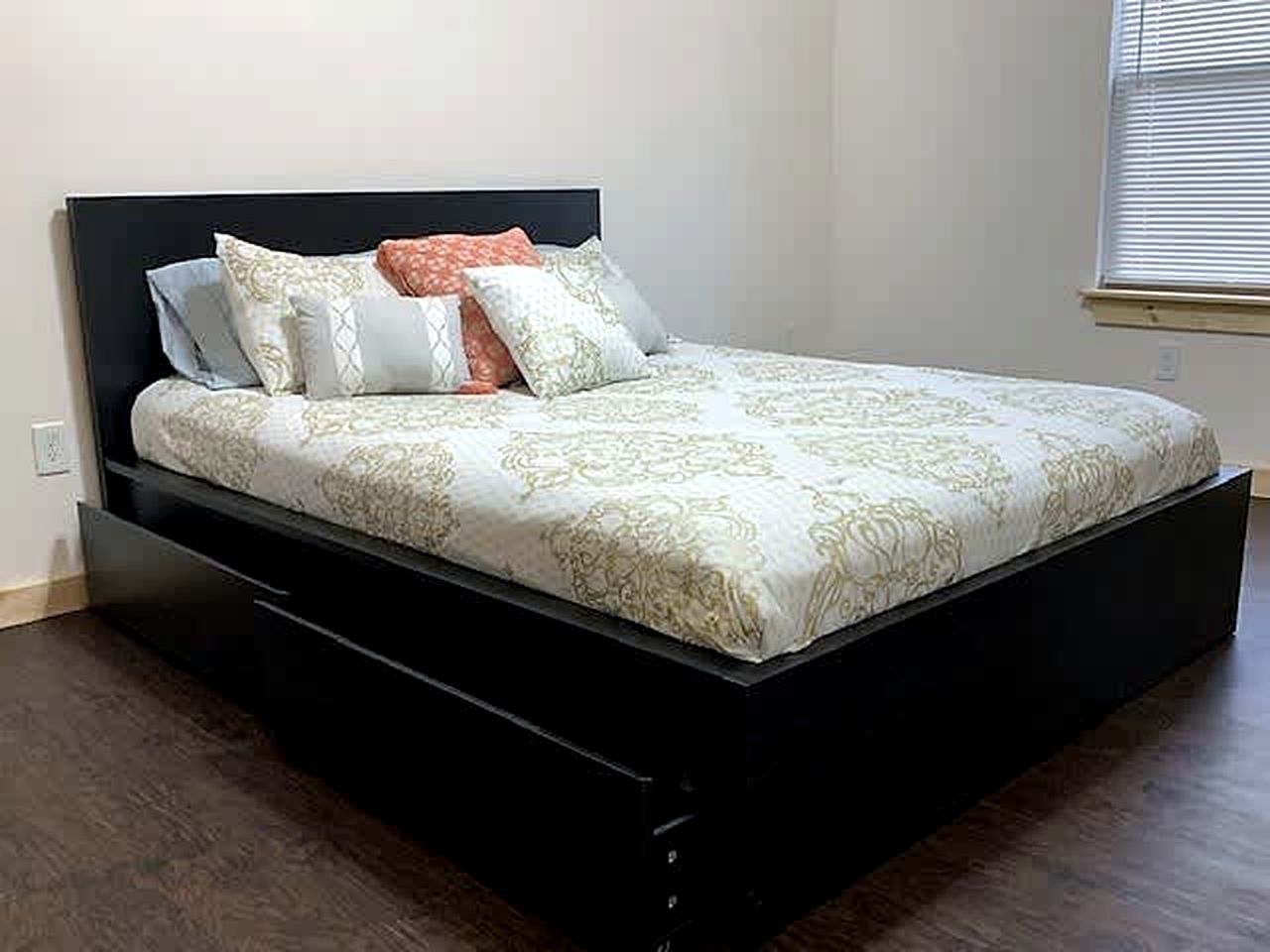 Charming Cabin with Pond Retreat Near Lake Texoma, Denison TX