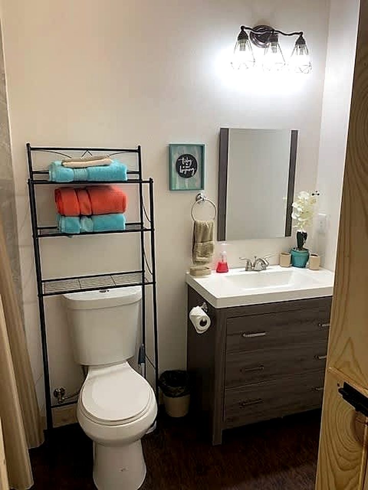 Charming Cabin with Pond Retreat Near Lake Texoma, Denison TX