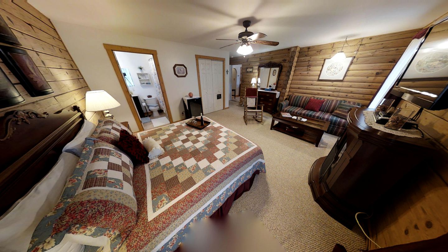 Stylish Vacation Suite Retal in a Bed and Breakfast in Nelson County, Virginia