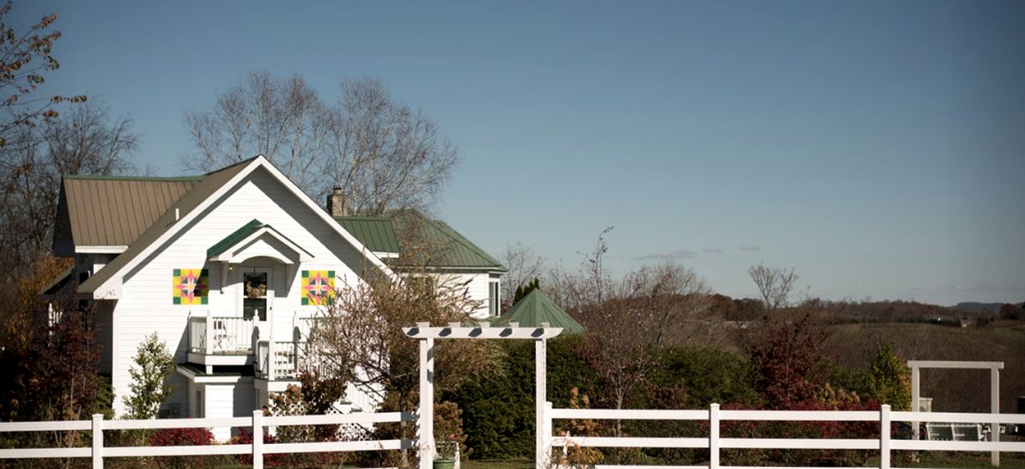 Romantic Vacation Suite in a Cottage near Boone, North Carolina