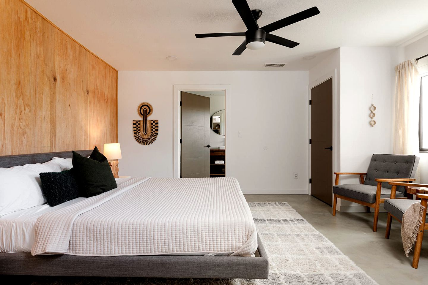 Spectacular Vacation Rental with Barbecue and Hot-tub in Yucca Valley, California