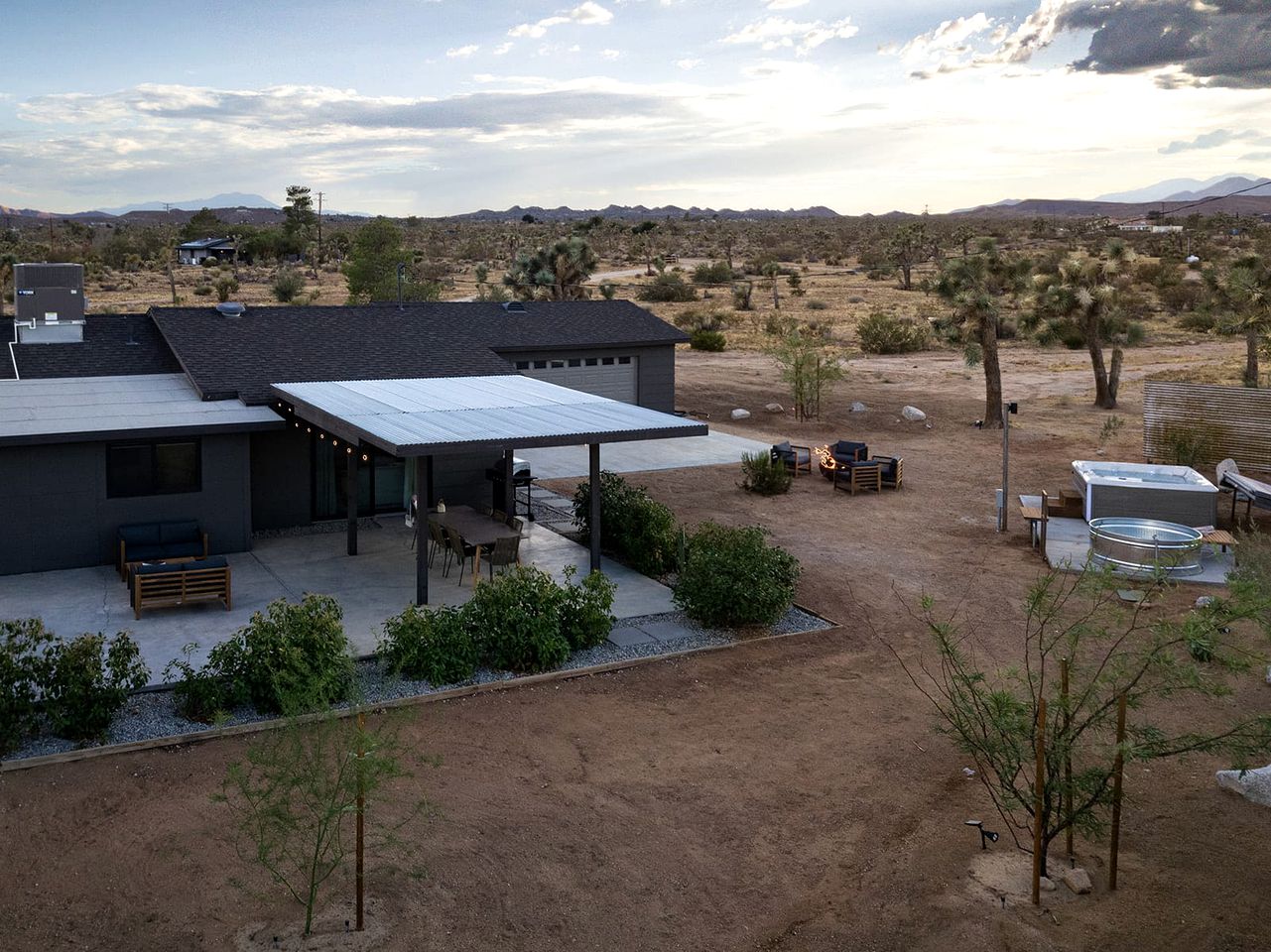 Spectacular Vacation Rental with Barbecue and Hot-tub in Yucca Valley, California