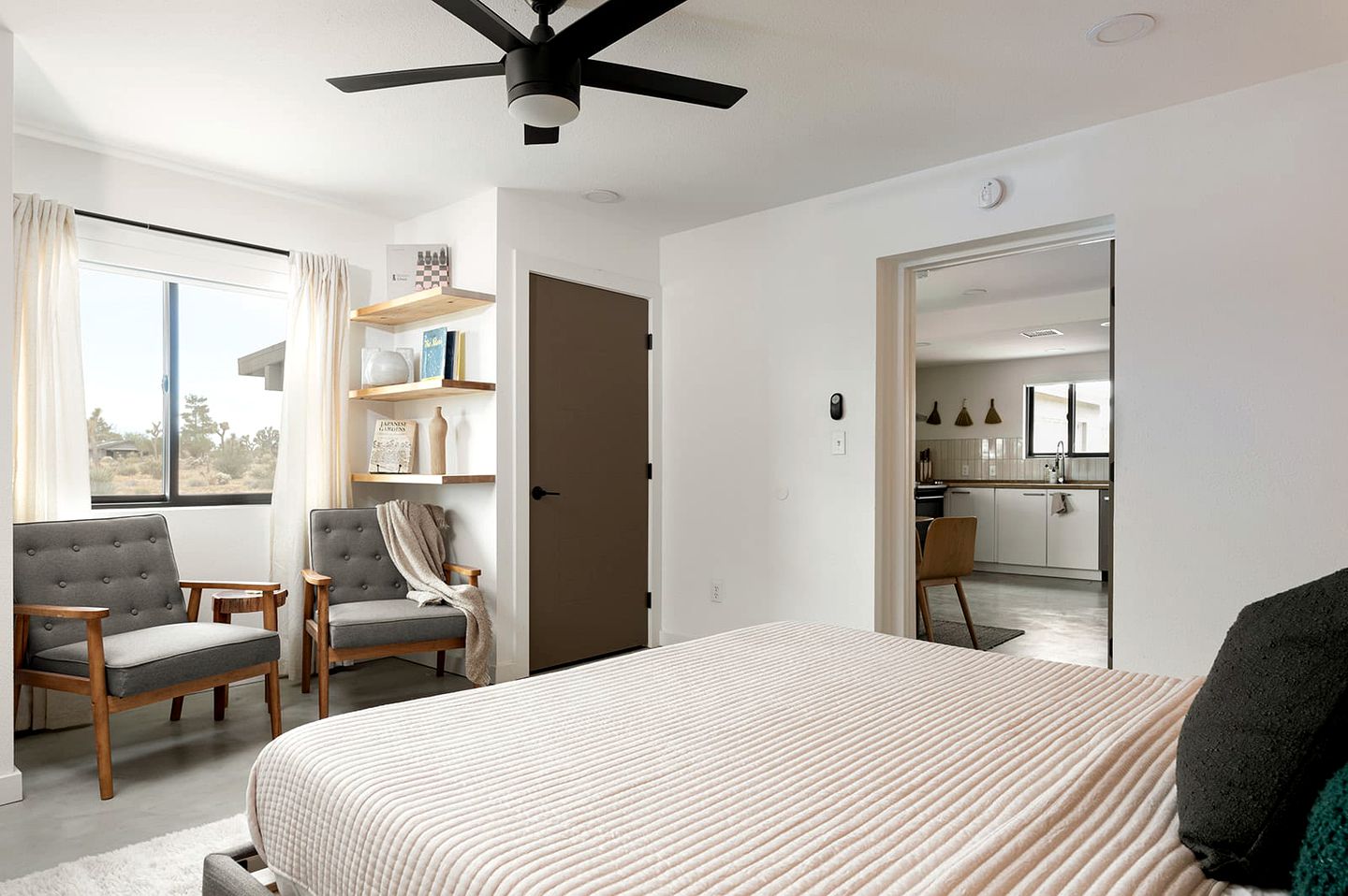 Spectacular Vacation Rental with Barbecue and Hot-tub in Yucca Valley, California
