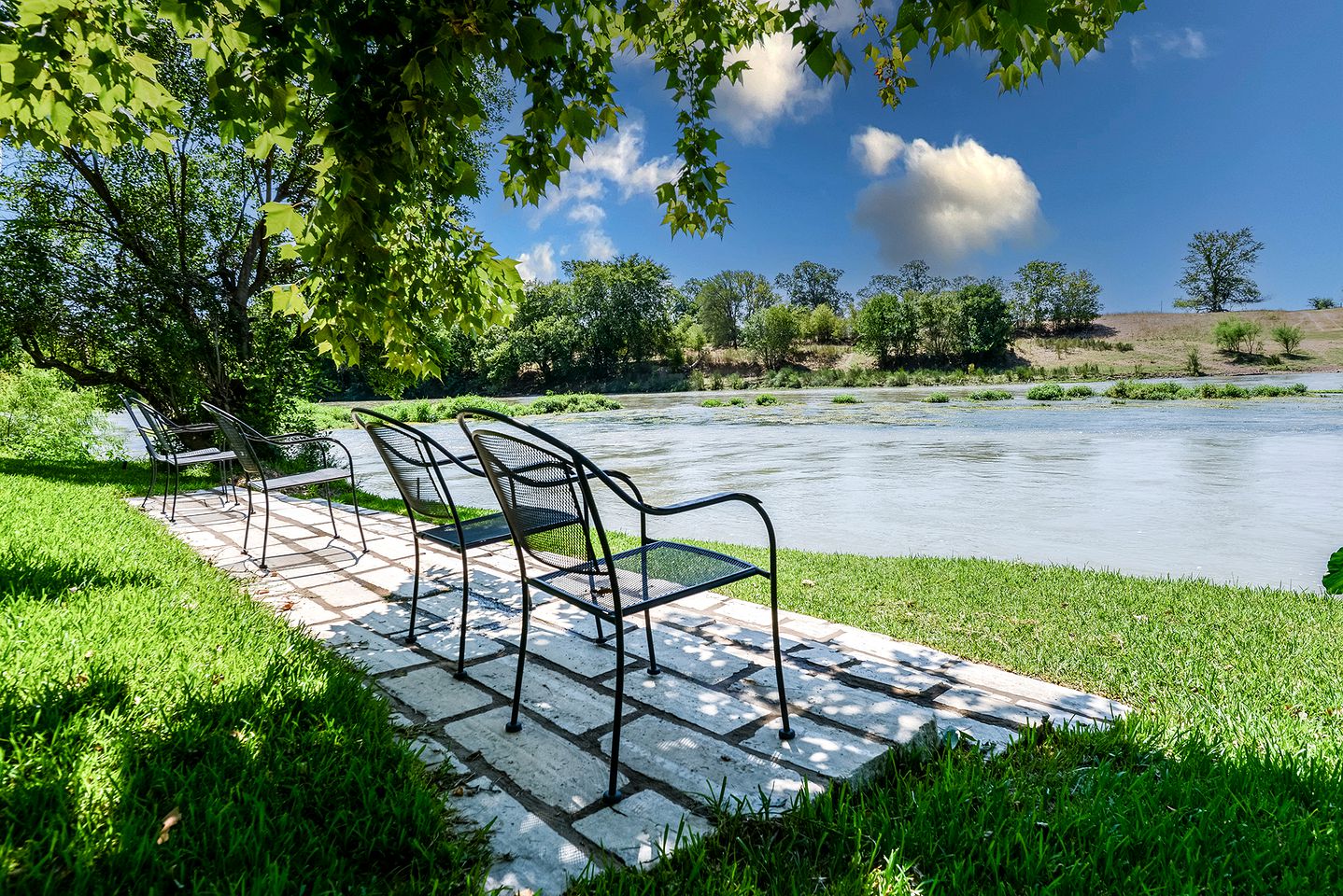 Zen by the River: Pet-Friendly Retreat in Beautiful Bastrop, TX