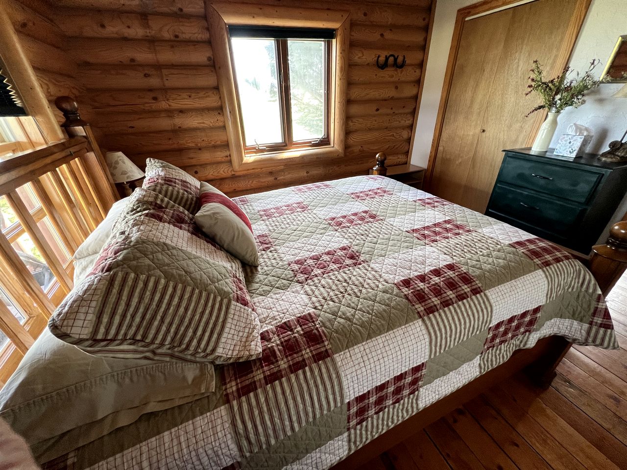 Charming Cabin with Spectacular Mountain Views near Madison River in Ennis, Montana