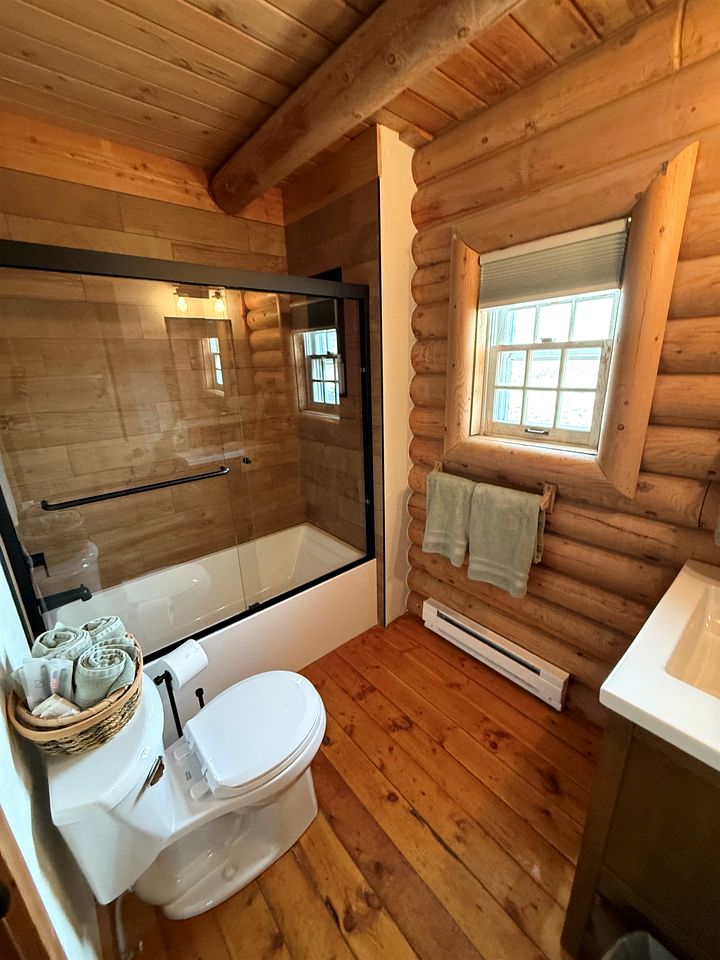 Charming Cabin with Spectacular Mountain Views near Madison River in Ennis, Montana