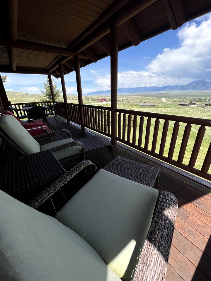 Charming Cabin with Spectacular Mountain Views near Madison River in Ennis, Montana