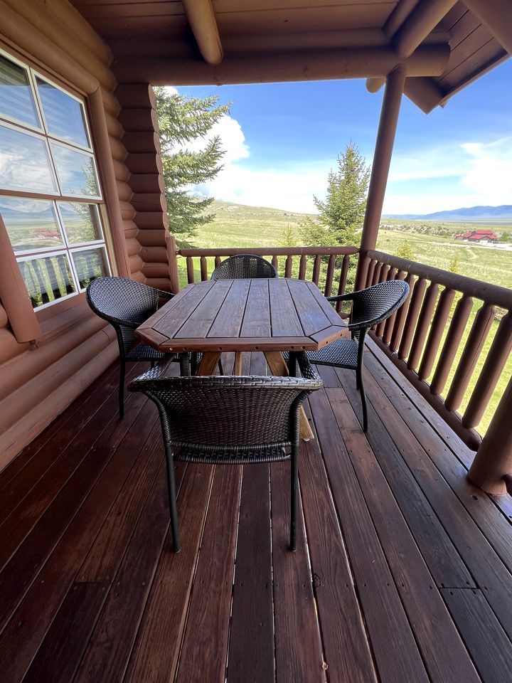 Charming Cabin with Spectacular Mountain Views near Madison River in Ennis, Montana