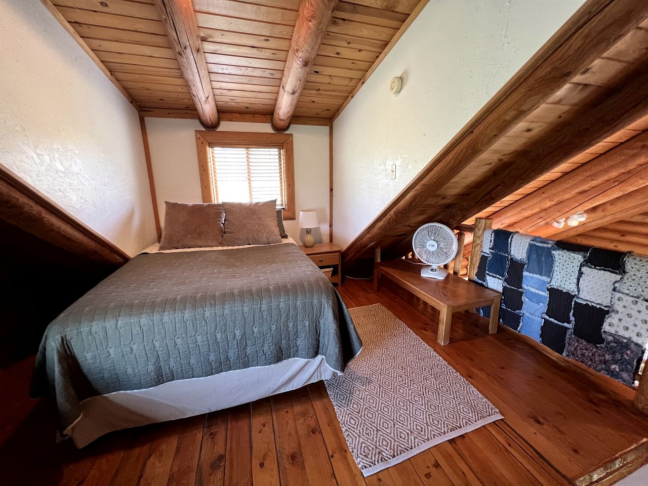 Charming Cabin with Spectacular Mountain Views near Madison River in Ennis, Montana