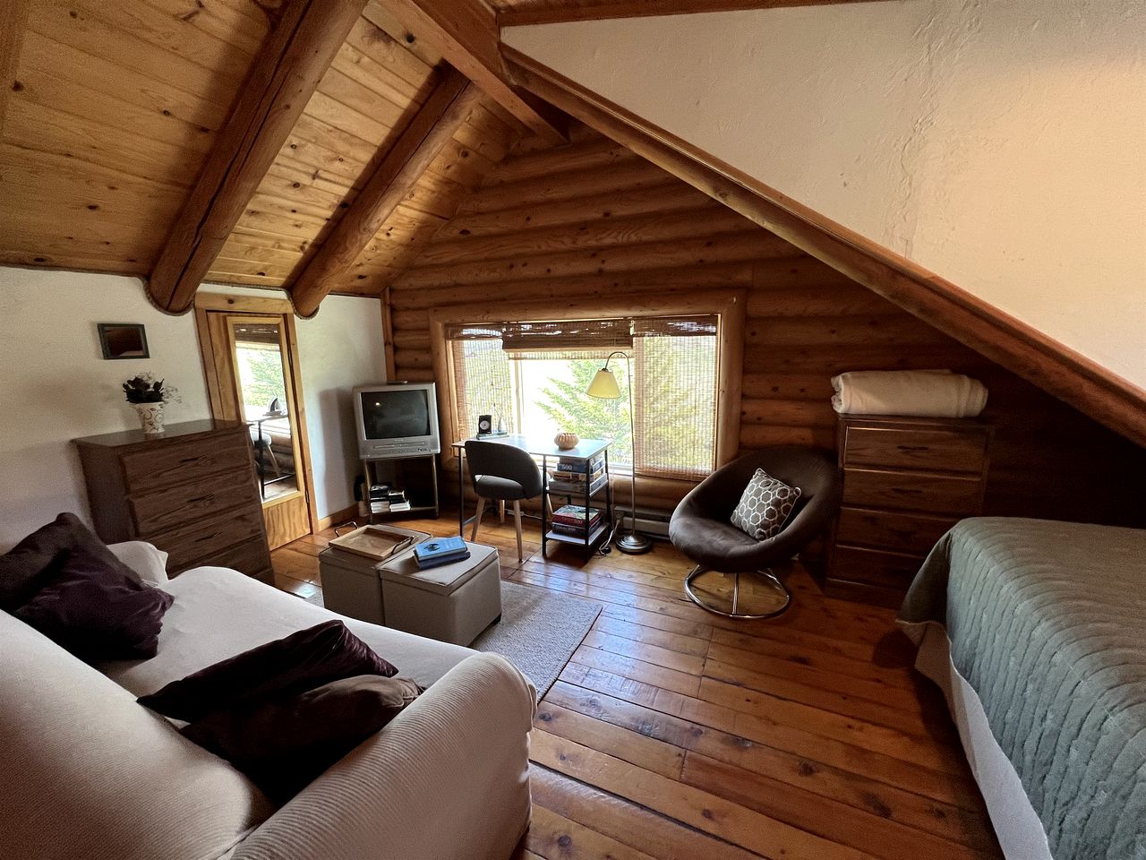 Charming Cabin with Spectacular Mountain Views near Madison River in Ennis, Montana