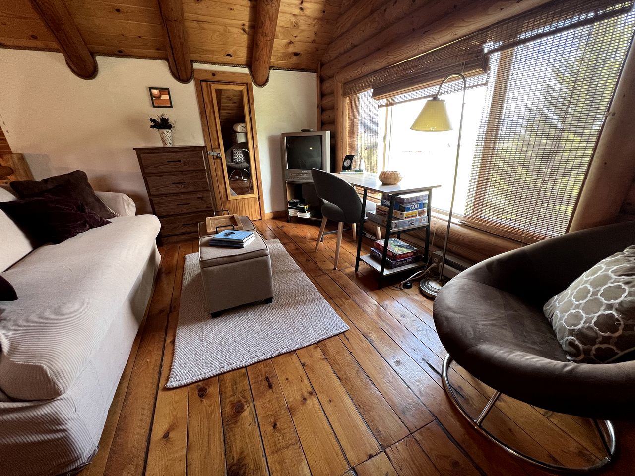 Charming Cabin with Spectacular Mountain Views near Madison River in Ennis, Montana