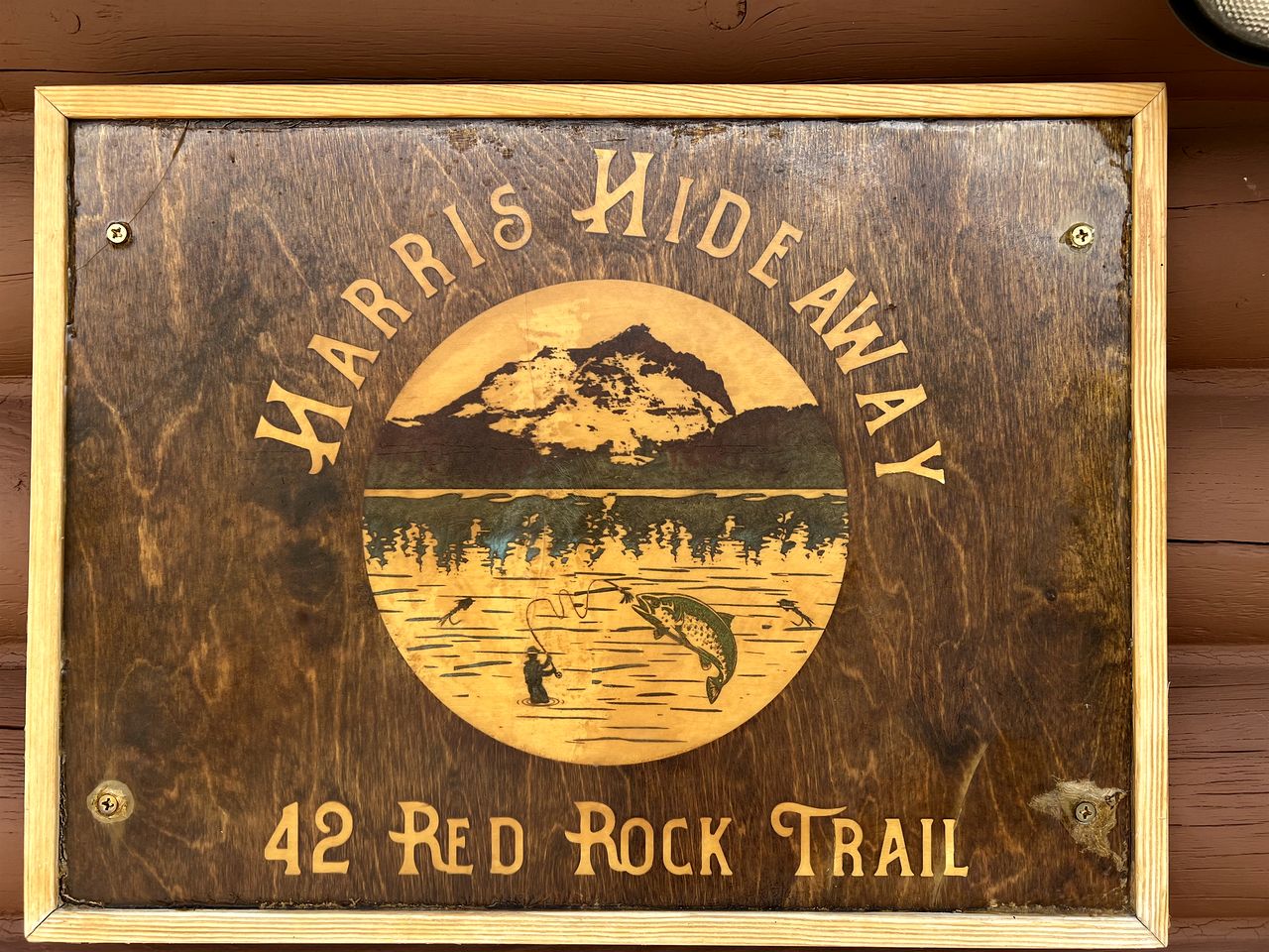 Charming Cabin with Spectacular Mountain Views near Madison River in Ennis, Montana