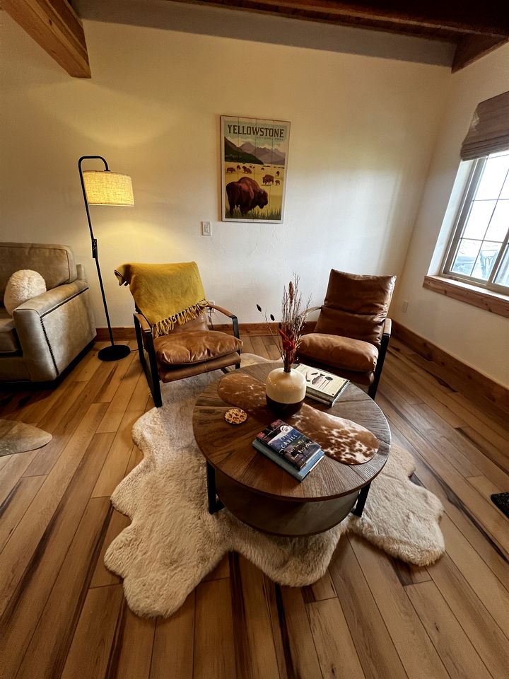 Charming Cabin with Spectacular Mountain Views near Madison River in Ennis, Montana