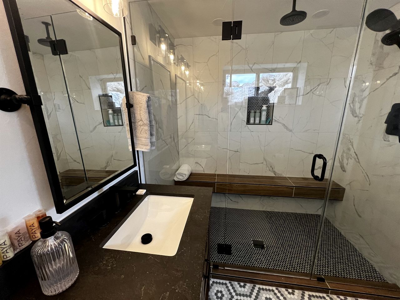 Charming Cabin with Spectacular Mountain Views near Madison River in Ennis, Montana