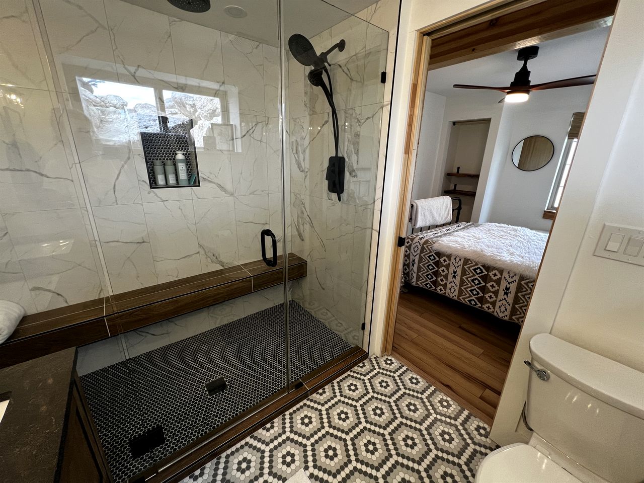 Charming Cabin with Spectacular Mountain Views near Madison River in Ennis, Montana