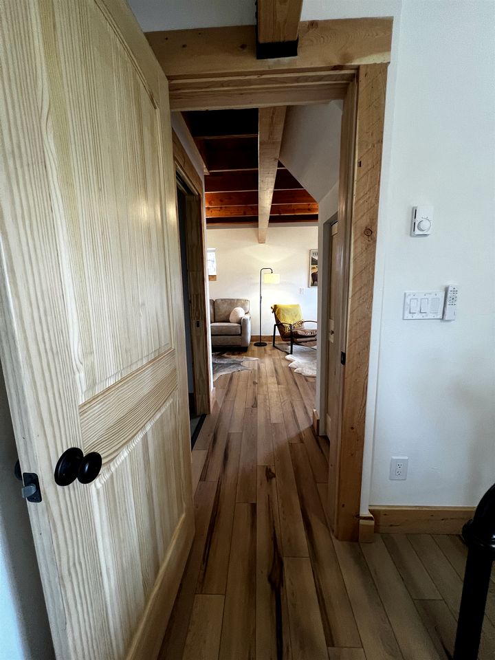 Charming Cabin with Spectacular Mountain Views near Madison River in Ennis, Montana