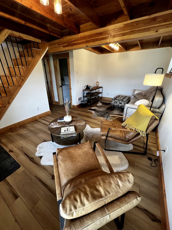 Charming Cabin with Spectacular Mountain Views near Madison River in Ennis, Montana