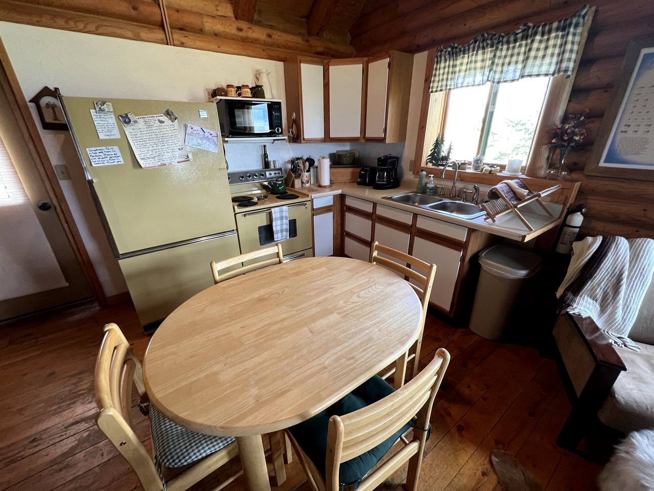 Charming Cabin with Spectacular Mountain Views near Madison River in Ennis, Montana