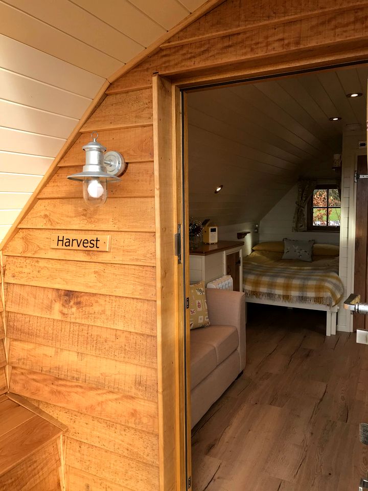 Nature-Framed Pod Retreat with Stylish Comfort & Outdoor Space in England, United Kingdom