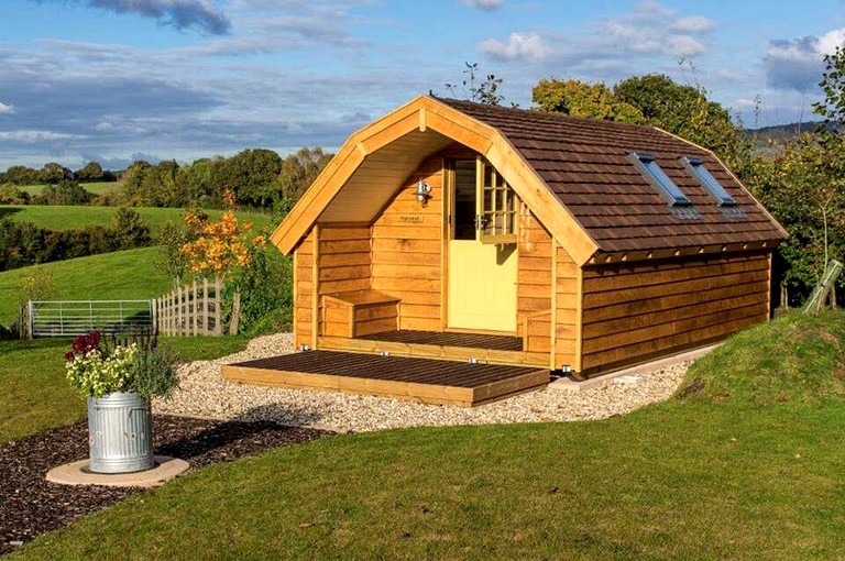 Nature-Framed Pod Retreat with Stylish Comfort & Outdoor Space in England, United Kingdom