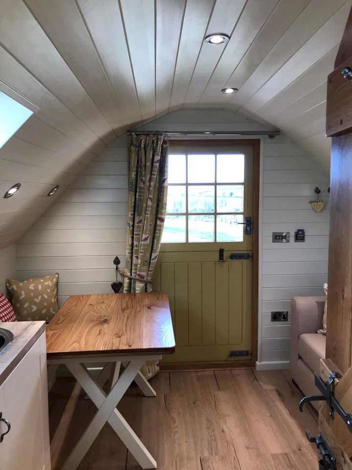 Nature-Framed Pod Retreat with Stylish Comfort & Outdoor Space in England, United Kingdom