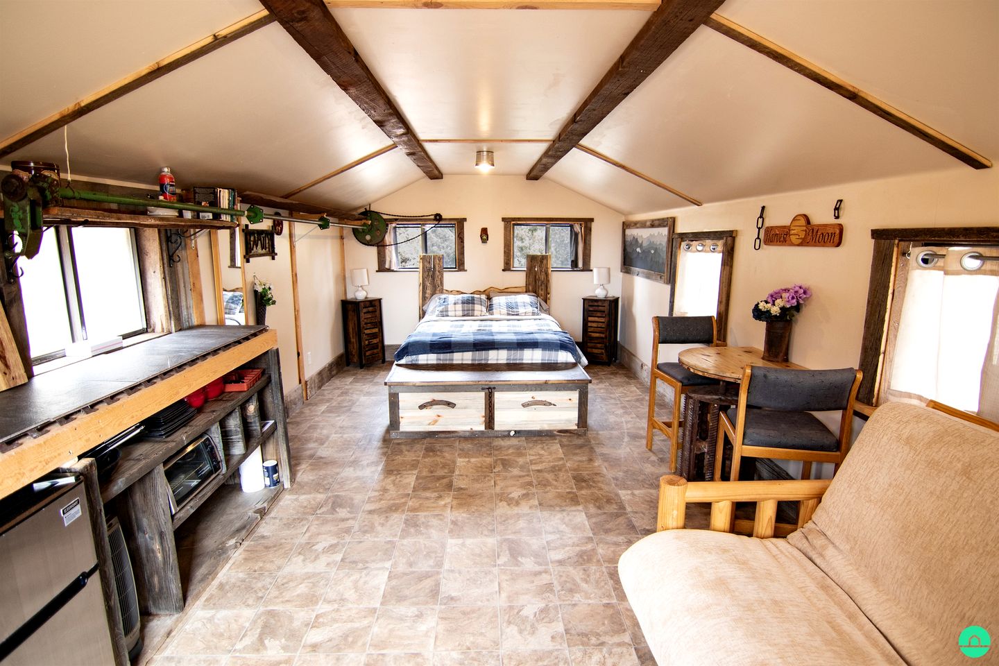 Adorable Glamping Cabin on a Wheat Farm for a Unique Getaway near Canyonlands National Park in Utah