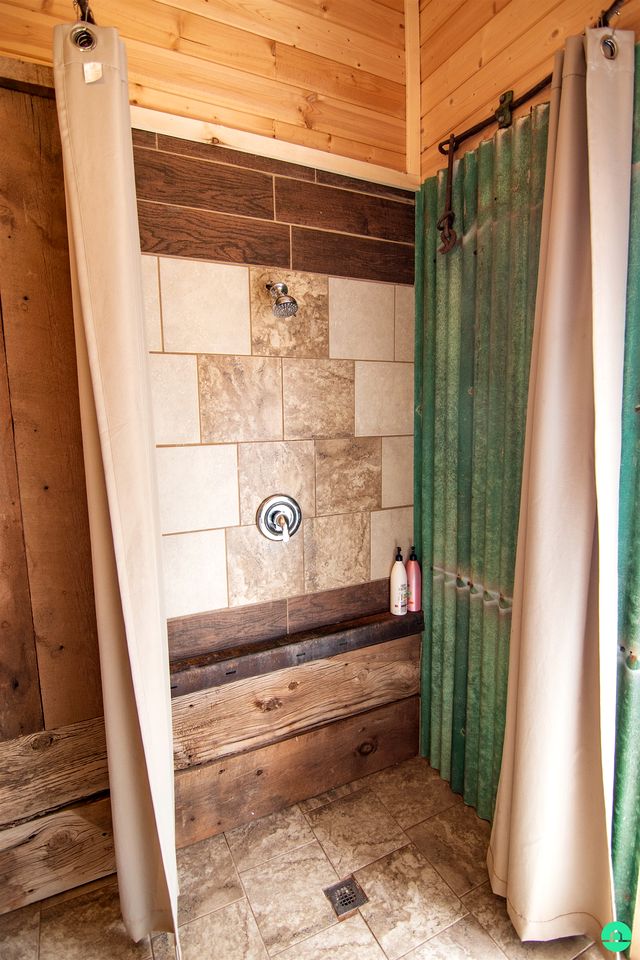Adorable Glamping Cabin on a Wheat Farm for a Unique Getaway near Canyonlands National Park in Utah