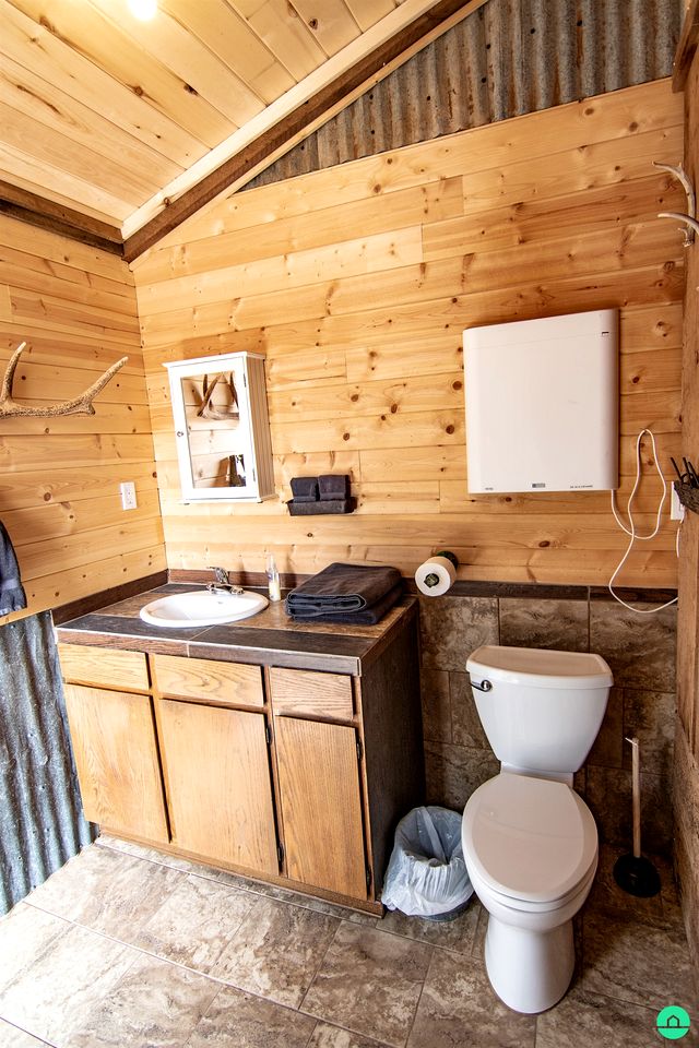 Adorable Glamping Cabin on a Wheat Farm for a Unique Getaway near Canyonlands National Park in Utah