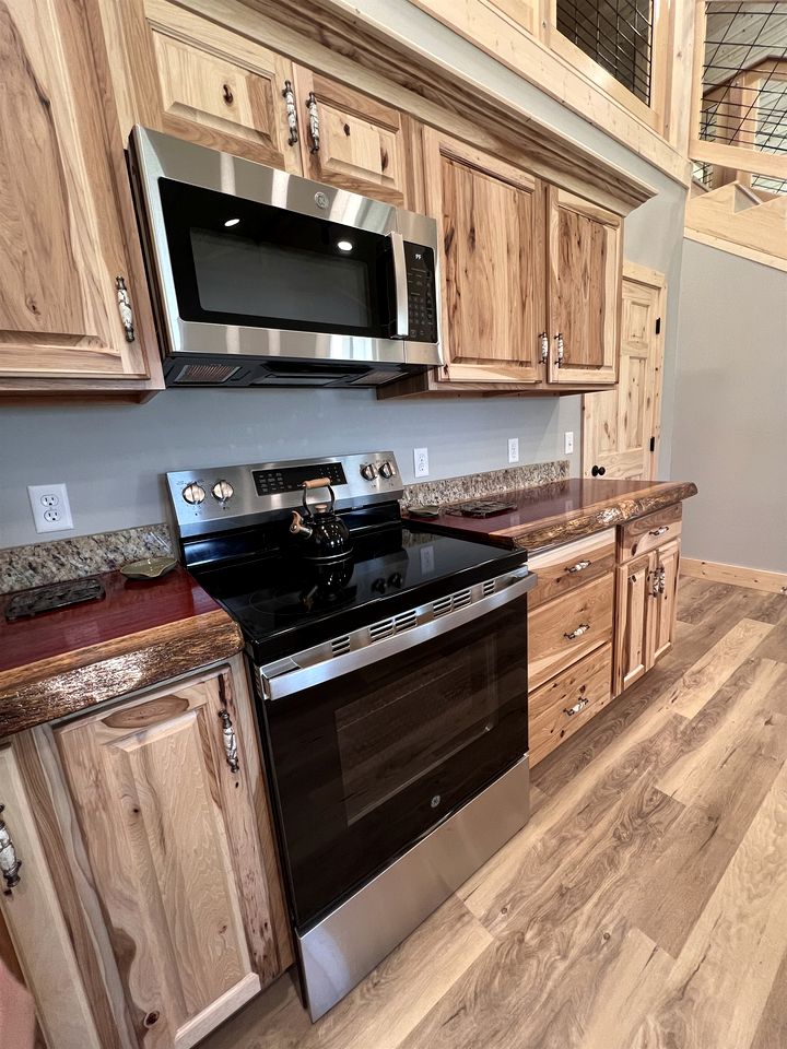 Charming Cabin with Panoramic Mountain Views near Pony in the Tobacco Root Foothills, Montana